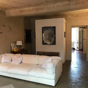 https://casa-luminosa-con-giardino-in-centro-storico.emilia-romagnahotels.net